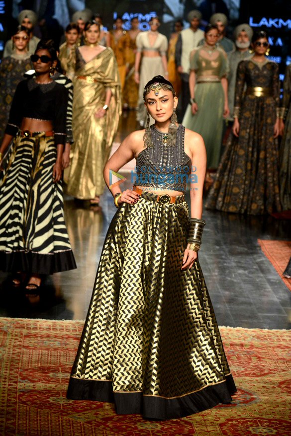 Photos: Mrunal Thakur walks for JJ Valaya show at Lakme Fashion Week 2022