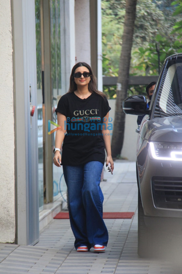 photos parineeti chopra snapped at t series office in andheri 4 3