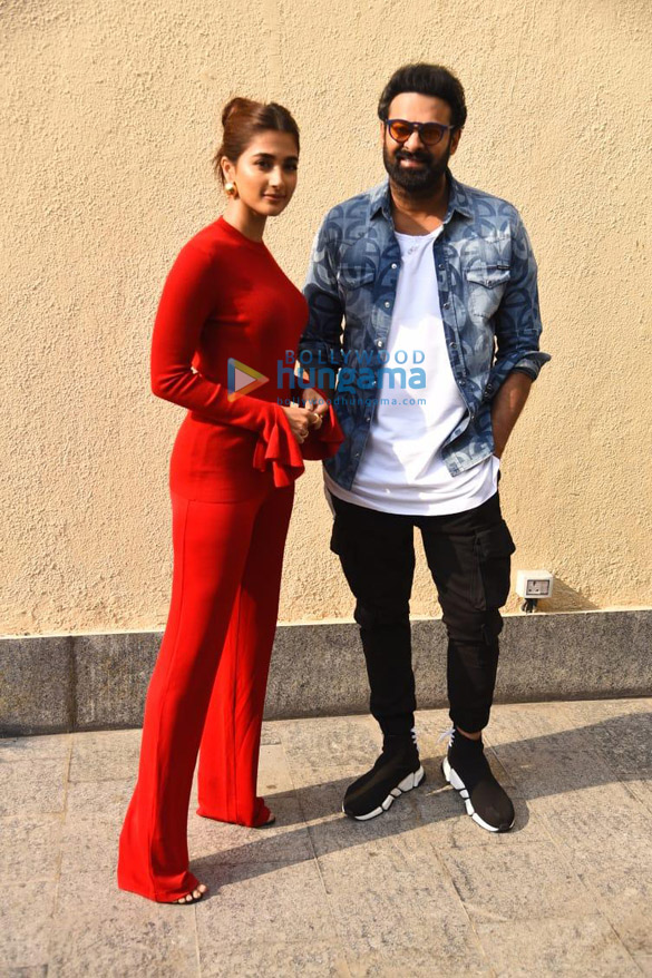 photos prabhas is all smiles as he joins pooja hegde for radhe shyam promotions in mumbai 6 photos prabhas is all smiles as he joins pooja hegde for radhe shyam promotions in mumbai 6