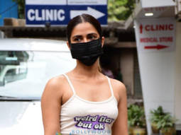 Photos: Pranutan Bahl and Zareen Khan snapped in Juhu