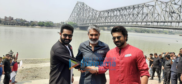 Photos: RRR actors Ram Charan and Jr NTR along with director SS Rajamouli visit the Howrah Bridge in West Bengal Photos: RRR actors Ram Charan and Jr NTR along with director SS Rajamouli visit the Howrah Bridge in West Bengal