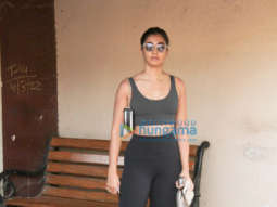 Photos: Radhe Shyam star Pooja Hegde steps out in all-black post workout at a gym