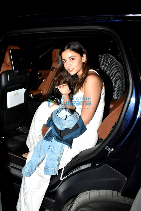 photos ranbir kapoor alia bhatt and saiyami kher snapped at mizu restaurant in bandra 3