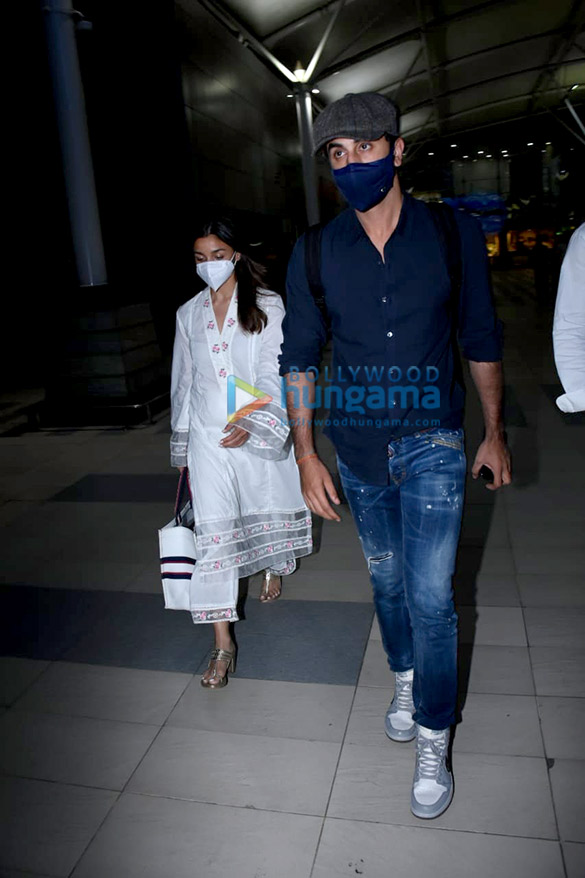 photos ranbir kapoor and alia bhatt snapped at the airport 4 4