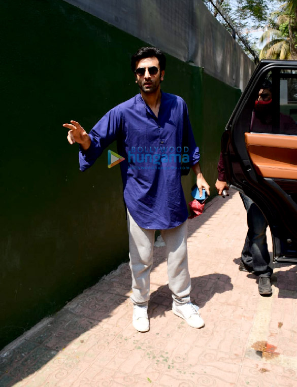 photos ranbir kapoor snapped in andheri 4