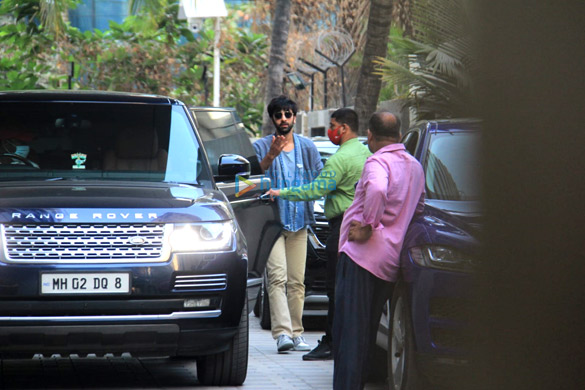 Photos Ranbir Kapoor sports a rugged look as he gets spotted at T-Series office in Andheri (4)