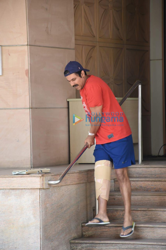 photos randeep hooda gets discharged from ambani hospital 3