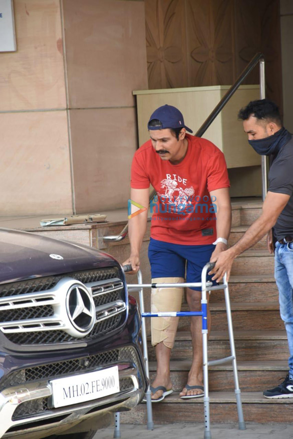 photos randeep hooda gets discharged from ambani hospital 4