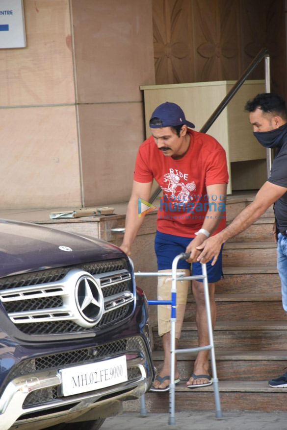 photos randeep hooda gets discharged from ambani hospital 6