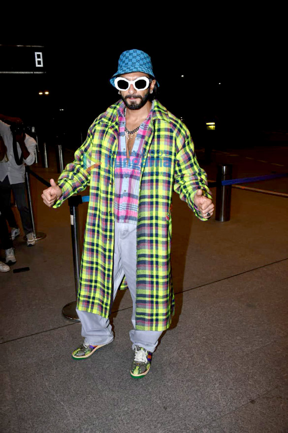 photos ranveer singh and samantha ruth prabhu snapped in their stylish best at the airport 1