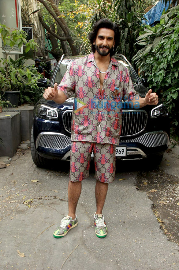 photos ranveer singh poses for the paparazzi as he gets snapped outside krome studio in bandra 2