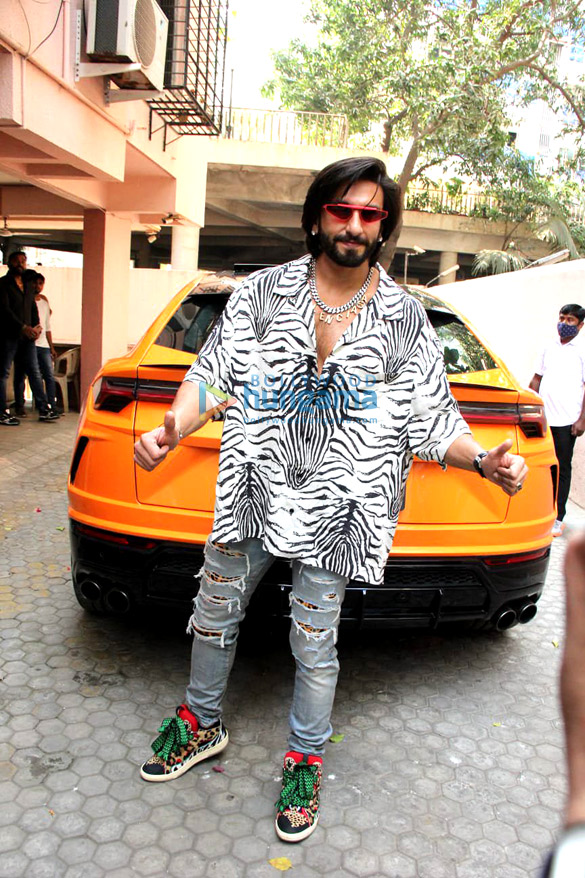 Photos: Ranveer Singh poses in a zebra printed oversized shirt and ripped denim as he visits Sanjay Leela Bhansali’s office in Juhu Photos: Ranveer Singh poses in a zebra printed oversized shirt and ripped denim as he visits Sanjay Leela Bhansali’s office in Juhu