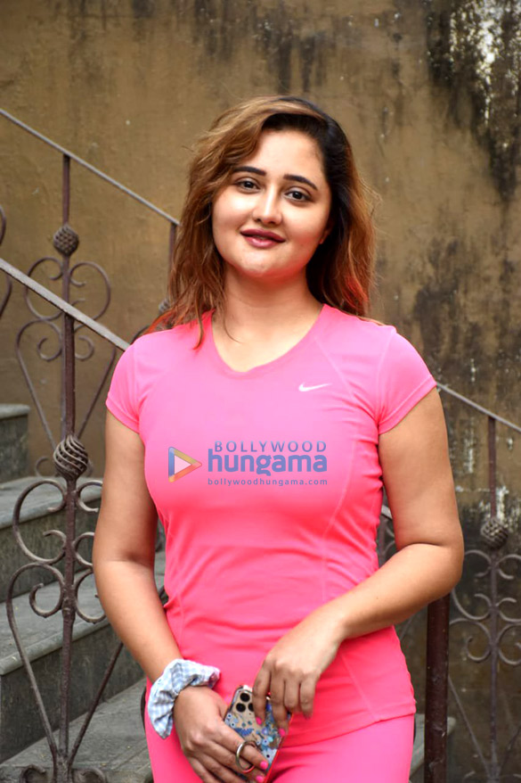 photos rashami desai spotted outside a rehearsal hall 2