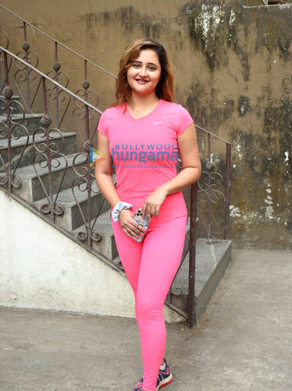 photos rashami desai spotted outside a rehearsal hall 4