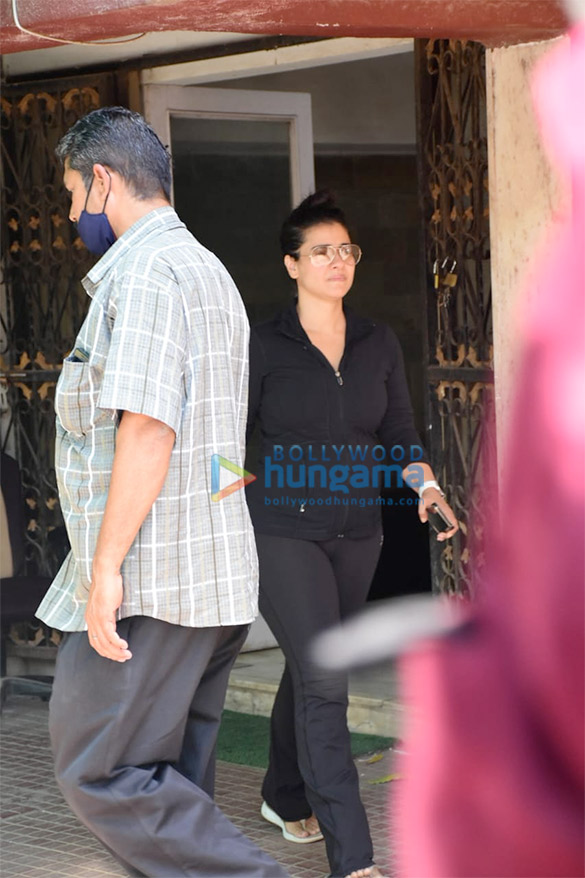 photos rhea chakraborty kajol and jackky bhagnani snapped outside their pilates class 1