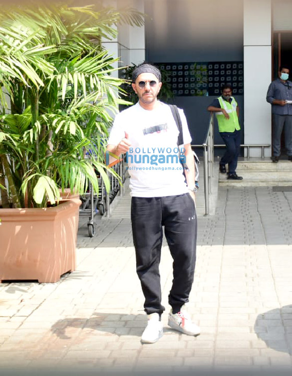 photos sanjay dutt and ritesh sidhwani spotted at kalina airport 4