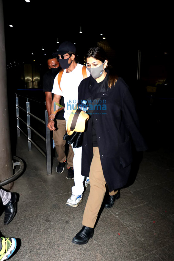 Photos: Shah Rukh Khan, Yami Gautam Dhar, Samantha Ruth Prabhu and others snapped at the airport Photos: Shah Rukh Khan, Yami Gautam Dhar, Samantha Ruth Prabhu and others snapped at the airport