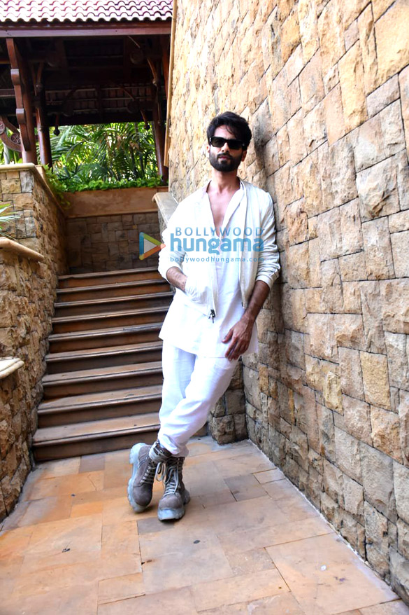 photos shahid kapoor and mrunal thakur snapped promoting his soon to release film jersey 5