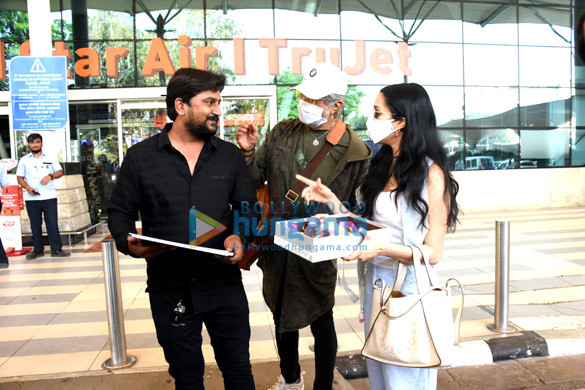 photos shraddha kapoor shakti kapoor diana penty keep it casual and comfy at the mumbai airport 5