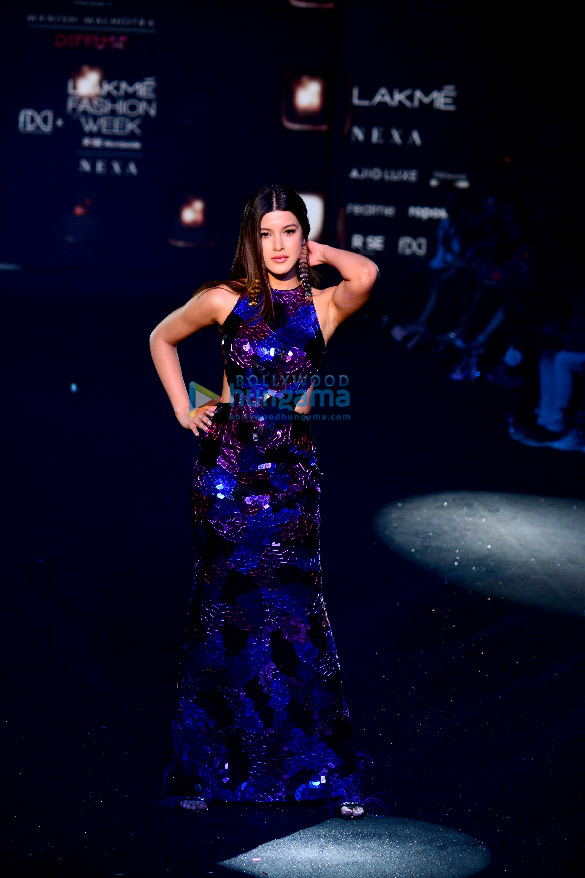 photos siddhant chaturvedi and shanaya kapoor turn showstoppers for manish malhotra at lakme fashion week 2022 7