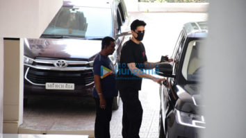 Photos: Sidharth Malhotra spotted at Bandra