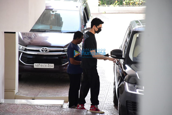 photos sidharth malhotra spotted at bandra 3