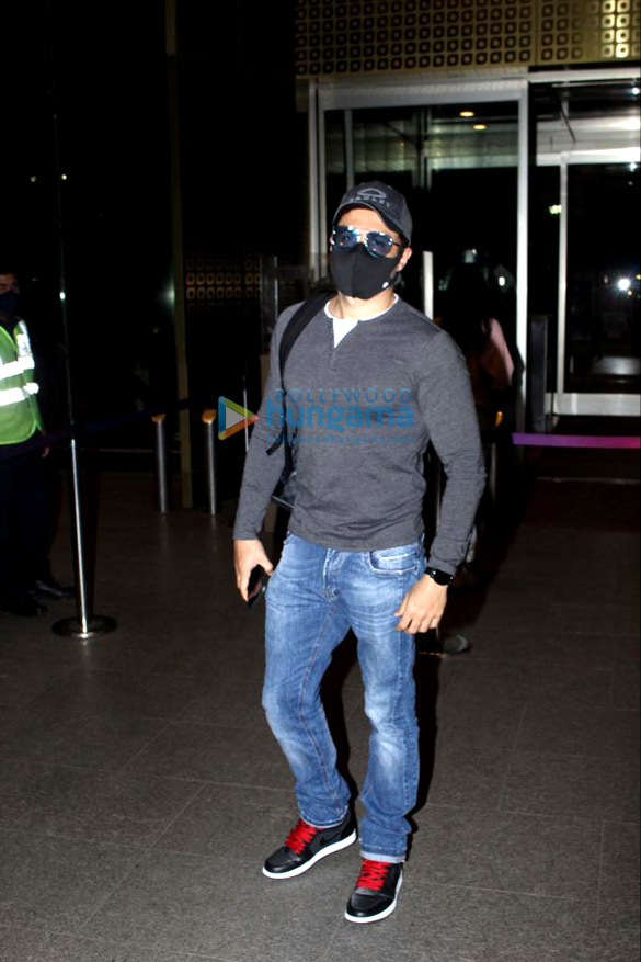 photos taapsee pannu shilpa shetty emraan hashmi and others snapped at the airport 3
