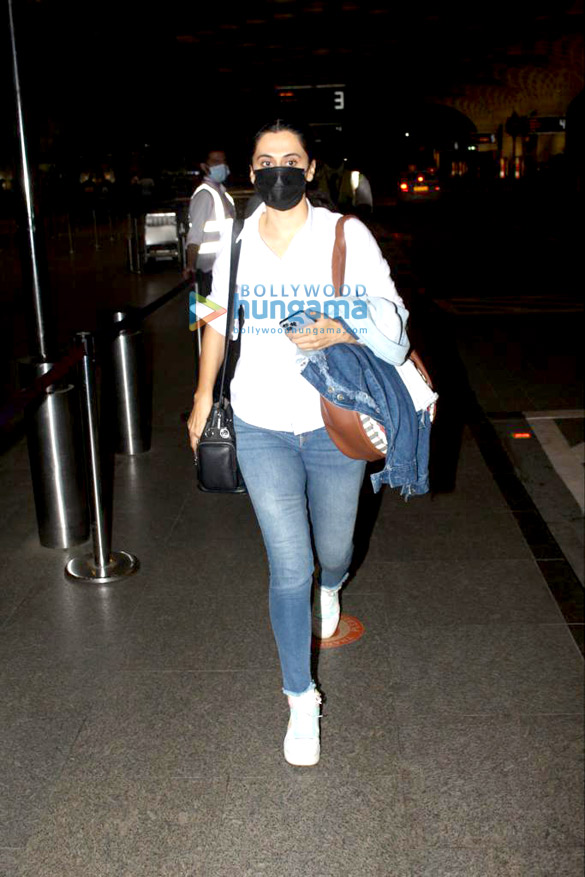 photos taapsee pannu shilpa shetty emraan hashmi and others snapped at the airport 7