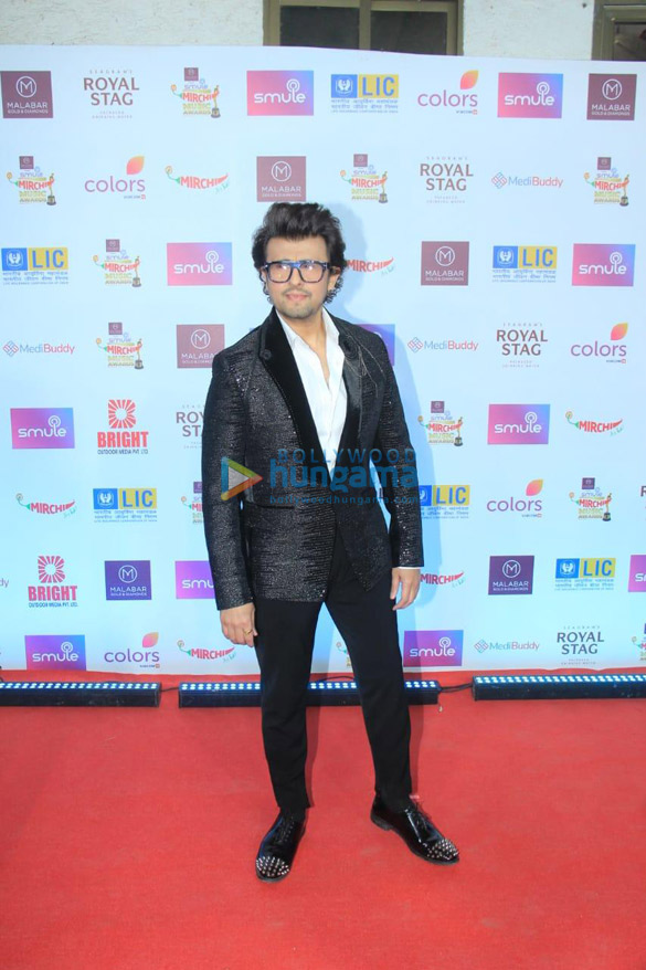 photos taapsee pannu and other celebs grace the mirch music awards 2022 5