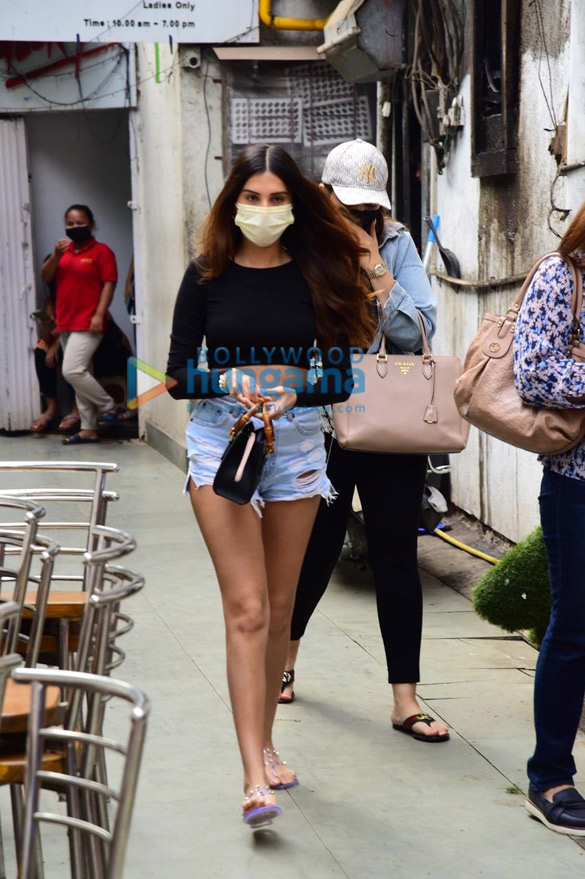 Photos: Tara Sutaria spotted in Bandra Photos: Tara Sutaria spotted in Bandra