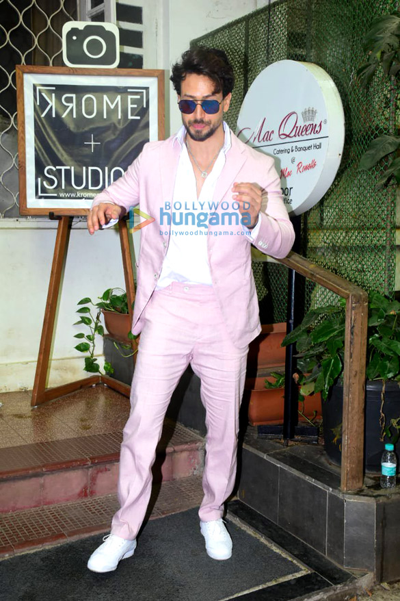 photos tiger shroff spotted at krome studio in bandra 2