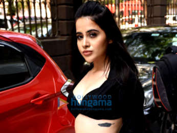 Photos: Urfi Javed is a sexy siren in crop top and shorts as she gets snapped in Andheri