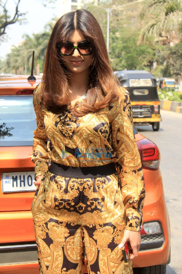 photos urvashi rautela steps out in a printed outfit in juhu 3