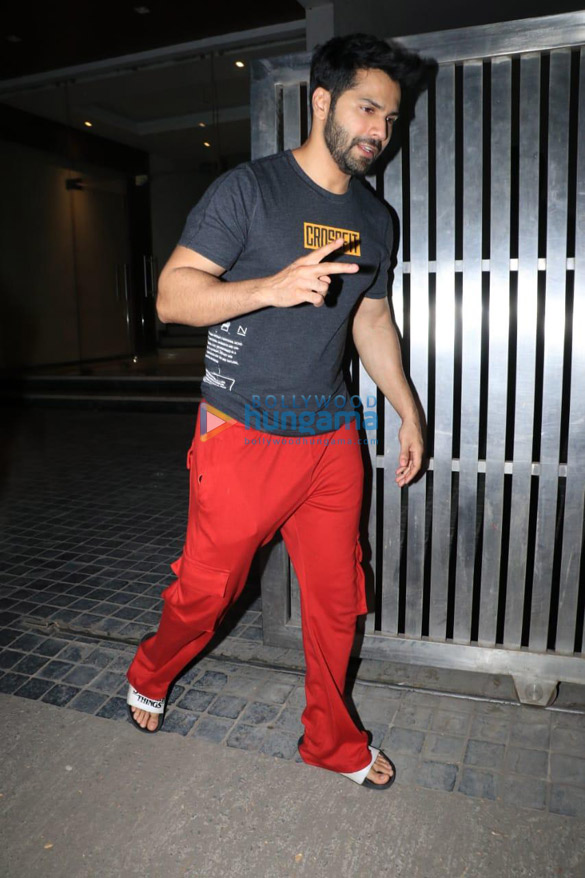 Photos: Varun Dhawan gets snapped in casuals in Bandra