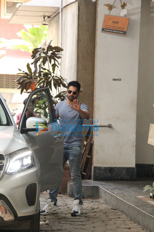 Photos: Varun Dhawan keeps it casual as he gets snapped in Bandra