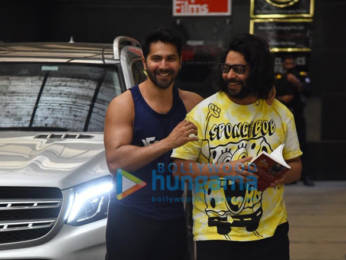 Photos: Varun Dhawan poses for the paparazzi as he hits a gym in Khar
