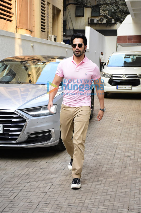 Varun dhawan 2024 style t shirt