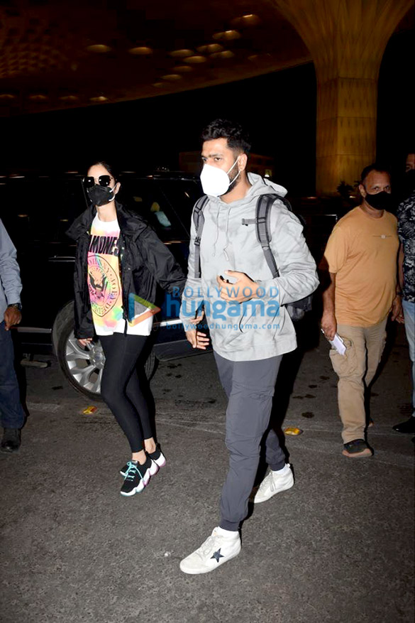Photos: Vicky Kaushal, Katrina Kaif, Pooja Hegde, Divya Khosla Kumar and others snapped at the airport Photos: Vicky Kaushal, Katrina Kaif, Pooja Hegde, Divya Khosla Kumar and others snapped at the airport