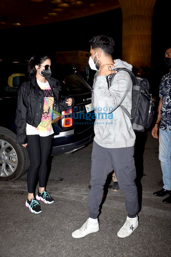 photos vicky kaushal katrina kaif pooja hegde divya khosla kumar and others snapped at the airport 7