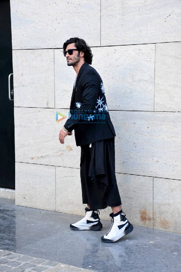 photos vidyut jammwal snapped sporting a rather quirky look at bkc 2