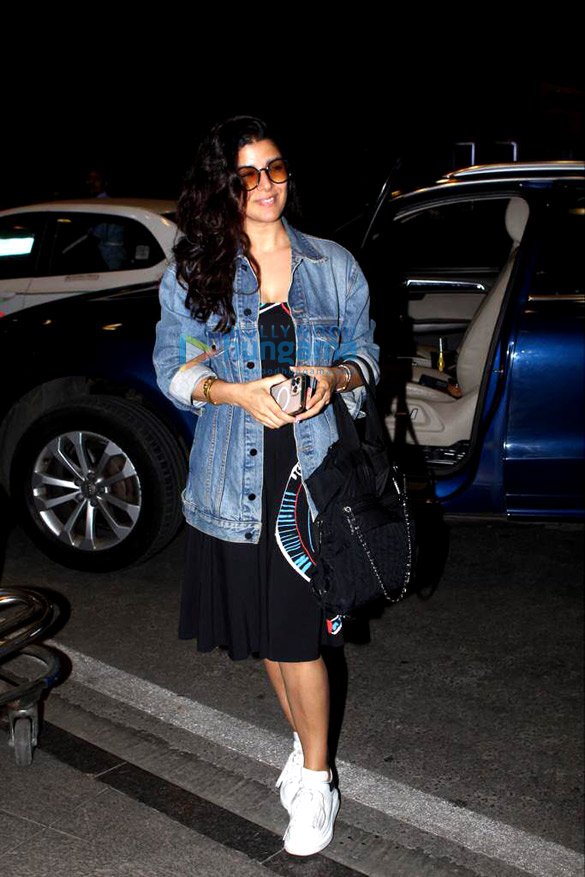 photos yami gautam dhar and nimrat kaur snapped at the airport 4