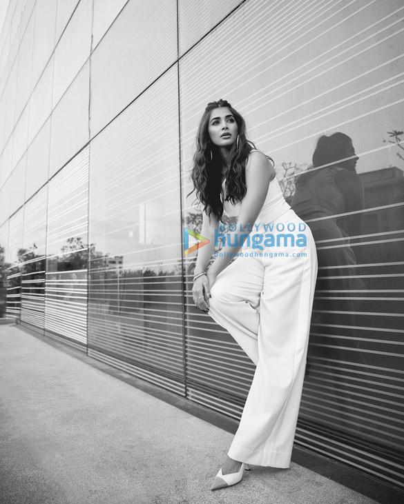 pooja hegde 5 16