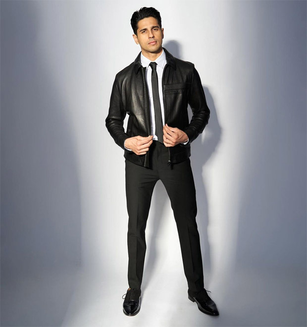 Sidharth Malhotra, Varun Dhawan and Arjun Kapoor are all about that suave in black suits at Apoorva Mehta’s 50th birthday bash