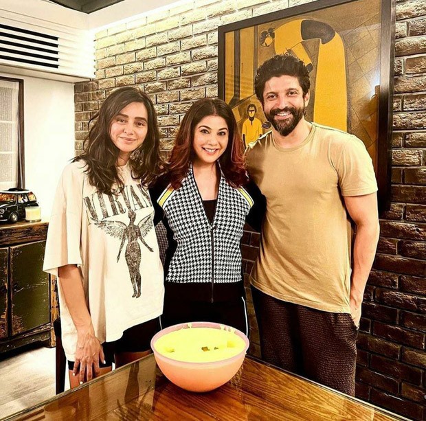 Farhan Akhtar and Shibani Dandekar get their hands cast in wax, see photos Farhan Akhtar and Shibani Dandekar get their hands cast in wax, see photos