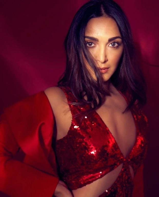 Kiara Advani turns ups the heat in red sequin dress and Alex Perry satin red blazer worth Rs. 99,597 for Bhool Bhulaiyaa 2 trailer launch