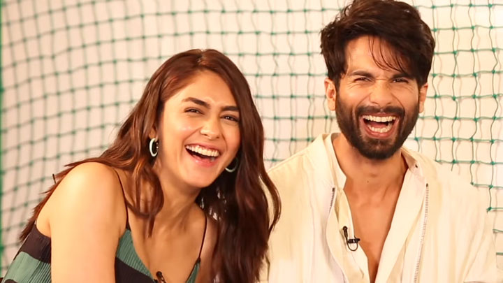 Laugh Riot: How well do Shahid Kapoor & Mrunal Thakur know Cricket? | Jersey