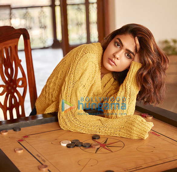 mrunal thakur 2 56