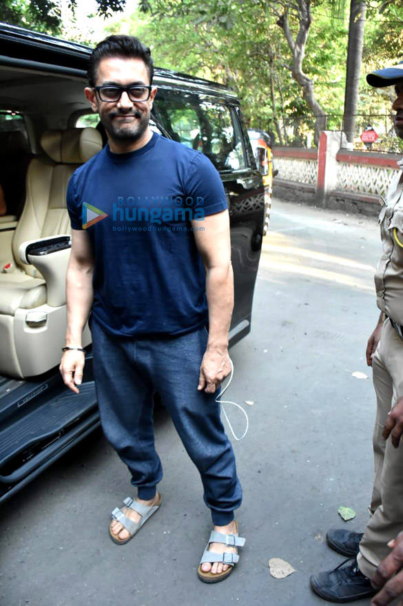 Photos: Aamir Khan snapped at Shankar Mahadevan’s studio in Bandra