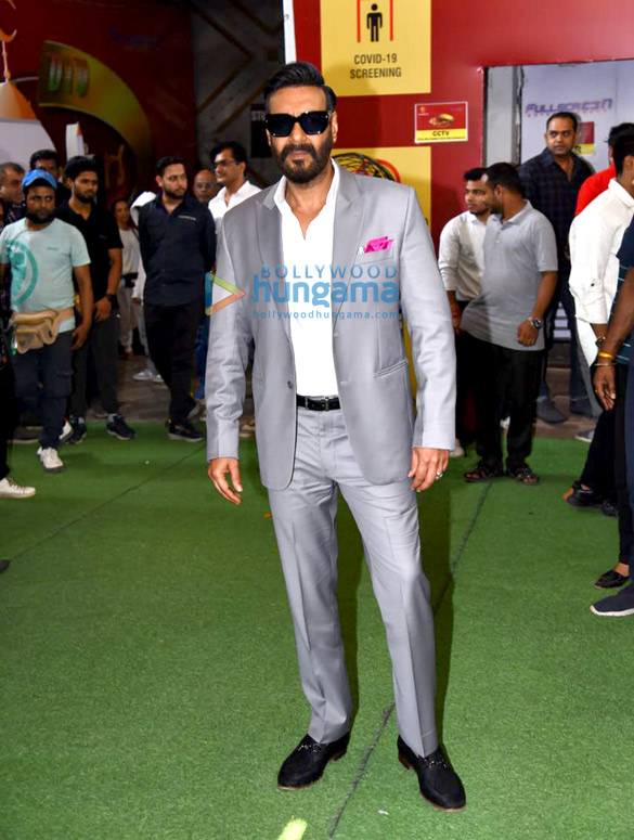 photos ajay devgn rakul preet singh and kumar sanu snapped promoting runway 34 2