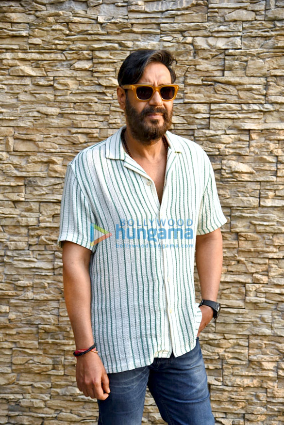 photos ajay devgn and rakul preet singh snapped promoting their film runway 34 in juhu 5